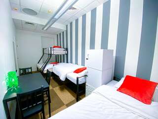 Хостелы Nowogrodzka Hostel Centrum Варшава Односпальная кровать в общем номере для мужчин и женщин-9